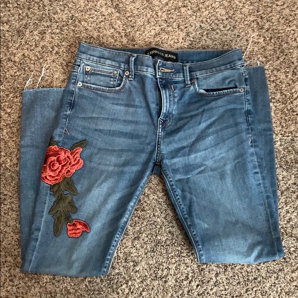 Ankle Length Mid Rise Embroidered Express Jeans - Picture 4 of 4